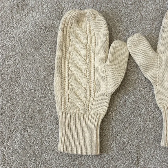 Gap Cream Cable Knit Hat and Mittens Set - Picture 2 of 6